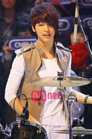 nume: kang min hyuk
data nasteri: 28 iunie 184 kg
grupa flaut kang min hyuk- tobosar