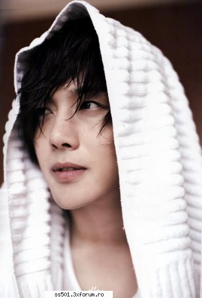 el este un bun cataret kim hyun joong (liderul formatiei ss501)